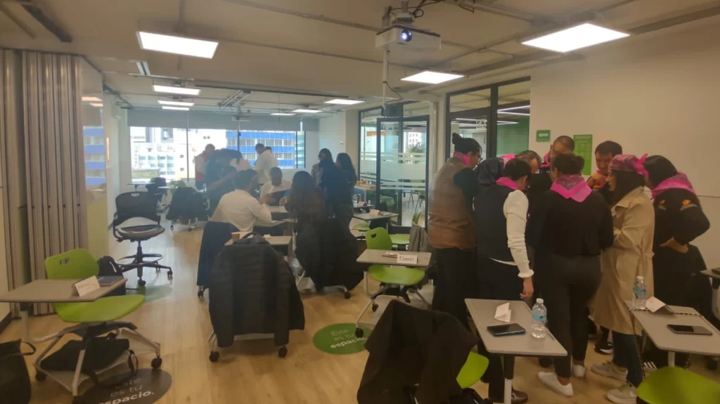Capacitación Indoor en sala con equipos ejecutivos